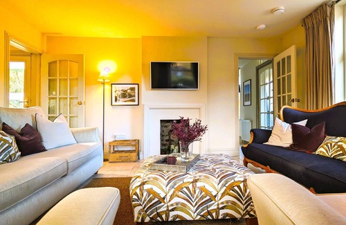 Kilchrenan Cabaña | Posting House - a cottage that sleeps 6 guests in 3 bedrooms