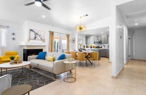 North Las Vegas Casa | Postmodern 4BR Vegas Retreat w/ Pool and BBQ Grill