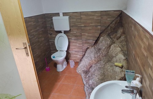 Konjic Chalet De Esquí | Potok kuca sa bazenom