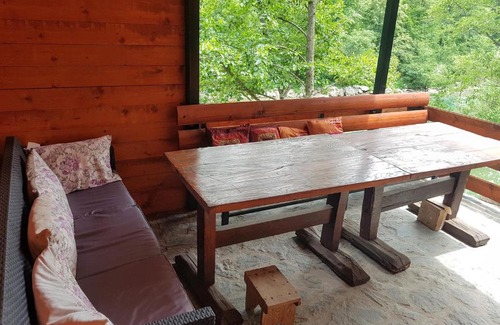 Konjic Chalet De Esquí | Potok kuca sa bazenom