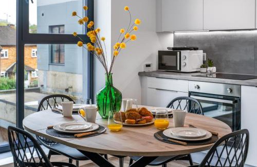 Potters Bar Apartamento | Potters Bar - FREE Parking - Private Bathroom - Netflix - 4 mins walk to station - 20 mins DIRECT TRAINS TO LONDON