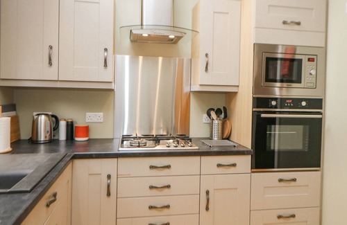 Fulwood Cabaña | POTTER’S COTTAGE, family friendly, with a garden in Sheffield