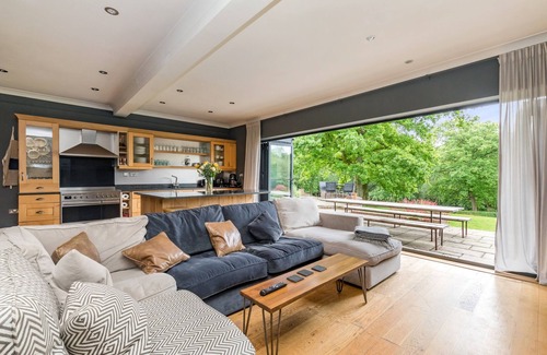 Crowborough Casa | Poundgate Park Holiday House 8 Bedroom in 2 adjoining properties ,1h from London