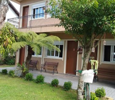 Carniel Casa | Pousada Caminho das Rosas-Gramado-temporada ou diária