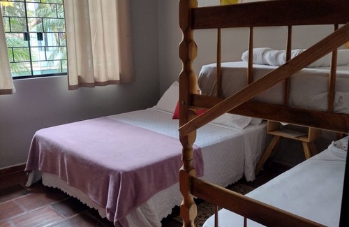 Pontal do Parana Hotel | Pousada Cantinho da Lilica