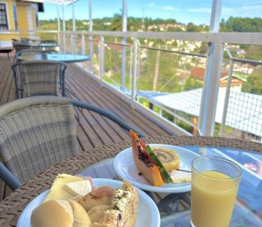 V Cristina Hotel | Pousada Portal das Cerejeiras - Be Happy Group