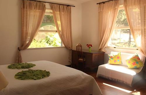 Moura Brasil Apartamento | Pousada Sítio São Luiz - Café da Manhã Piscina - Petrópolis