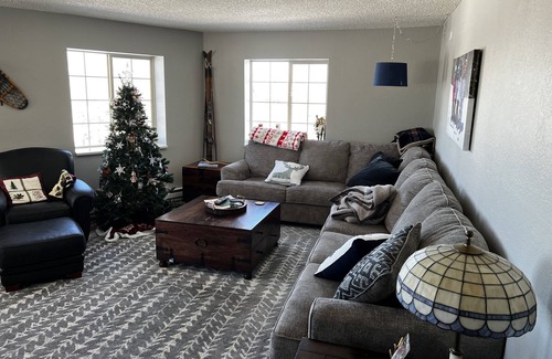 Mesa Cabina | Powderhorn Slopeside 3 Bedroom / 3.5 Bath Condo Next to Ski Lift