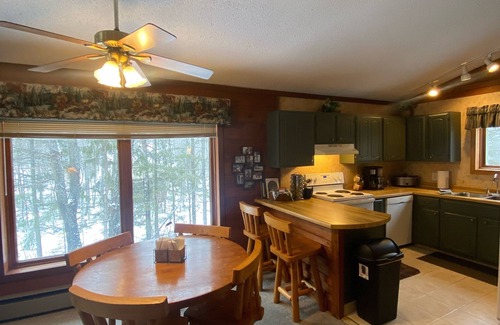 Bessemer Chalet De Esquí | Powdery Peak Ski Chalet- Where Mountain Memories Begin