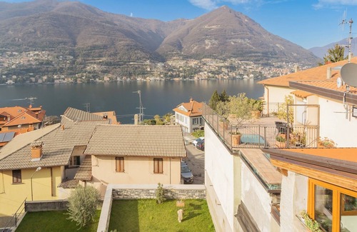 Torno Apartamento | Pozzo Vertical Apartment With Garden and Parking