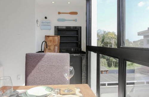 Goioxim Apartamento | Prédio fantástico apenas 300m da praia