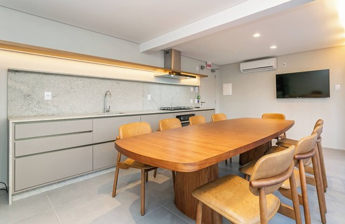 Centro Condominio | Prédio Novo e Moderno no Centro com cama king-size