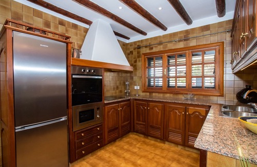 Playa del Cable Chalet De Esquí | Villa con piscina y área de terraza y barbacoa privadas. WIFI gratis.