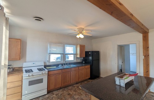 Oblong Casa | Practical 3 BR House in Oblong, 1 & 1/2 Bathrooms