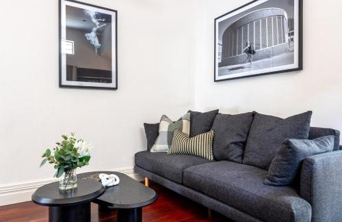 Prahran Casa | Prahran Timeless & Modern Haven, with parking