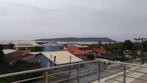 Palhoca Casa | Praia da Pinheira, alto padrão, 5 dormitórios, 4 BWC, climatizada 150 m praia