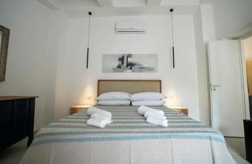 Capo Rizzuto Cama Y Desayuno | Praialonga Suites with Pool and Garden
