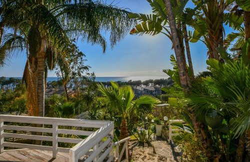 Capo Rizzuto Cama Y Desayuno | Praialonga Suites with Pool and Garden