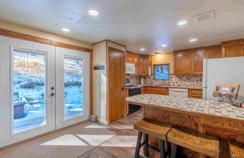 Rapid City Casa | Prairie Creek Cabin w/Hot tub