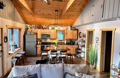 Prairie Du Chien Cabina | Prairiedise Mississippi Riverside Cabin Retreat: Your Perfect Waterfront Getaway