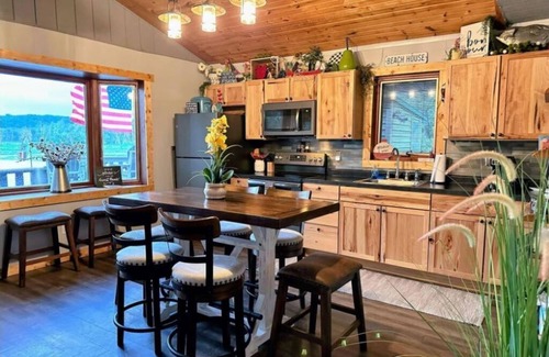 Prairie Du Chien Cabina | Prairiedise Mississippi Riverside Cabin Retreat: Your Perfect Waterfront Getaway