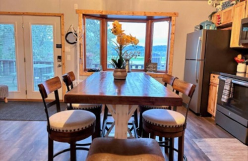 Prairie Du Chien Cabina | Prairiedise Mississippi Riverside Cabin Retreat: Your Perfect Waterfront Getaway