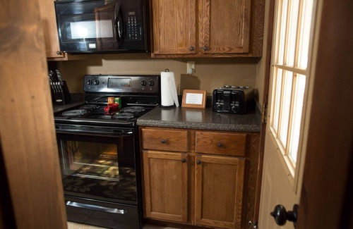 Laurelville Cabina | Prancing Doe sleeps 6, or rent all 4 for 20. Horseback riding across the Rd!