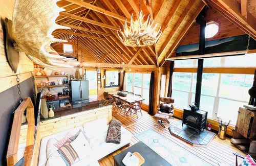Downsville Casa | Pravite Cottage in the Woods