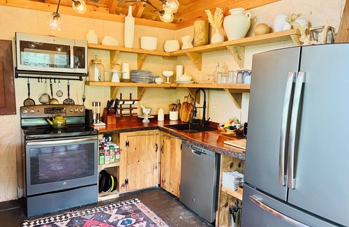 Downsville Casa | Pravite Cottage in the Woods