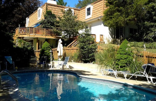 Vienna Casa | 2 ACRE PRIVATE French Country Estate: Estanque, Piscina climatizada, Bañera de hidromasaje, Tenis Ct