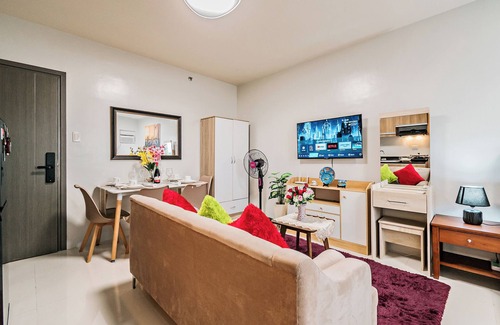 Las Pinas Apartamento | Precious Florannjoe - Chic New Studio with Best Care