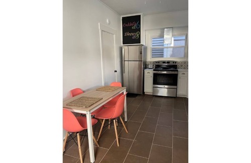 New Albany Casa | Precious Peach-2 br Boho home w/ fire pit!