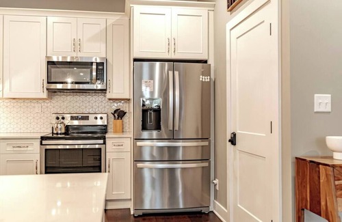 Elizabethtown Condominio | Pregame on Plum Charming 2-bedroom condo in wonderful Elizabethtown