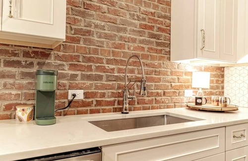 Elizabethtown Condominio | Pregame on Plum Charming 2-bedroom condo in wonderful Elizabethtown