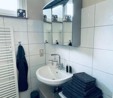 Haan Apartamento | Preiswerte Wohnung nahe Düsseldorf inklusive Stellplatz