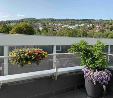 Loerrach Apartamento | Preiswertes stilvolles Zimmer im privaten Haus mit großem schönem modernem Gemeinschaft Badenzimmer