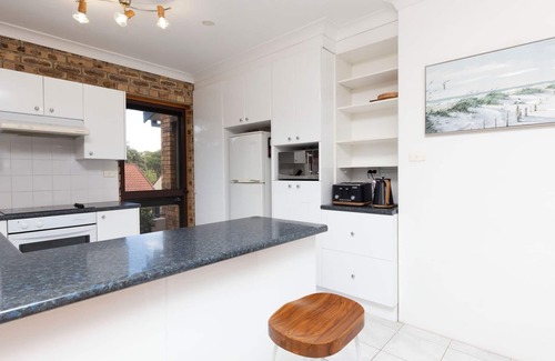 Hawks Nest Casa | Prelude Penthouse – stroll to the beach