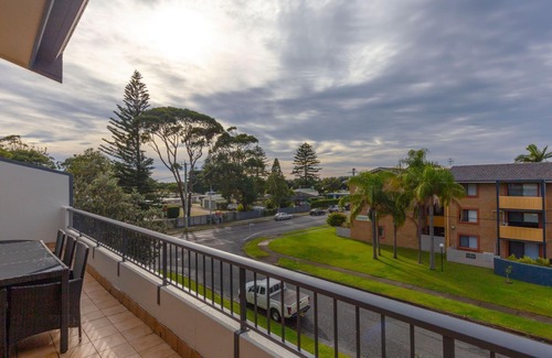 Hawks Nest Casa | Prelude Penthouse – stroll to the beach