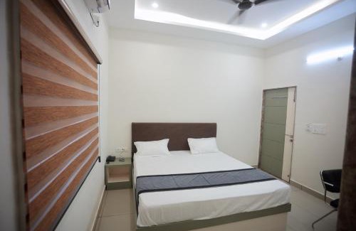 Bhander Hotel | Prem Sadan, Pandokhar Sarkar Dham