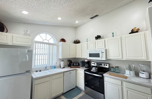 Indian Point Casa | Nuevo 4BR / 2BA Pool Home en lote de conservación ... Disney 15 minutos