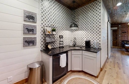 The Hill Casa | Premier House in the Heart of the "The Hill" - PRIME Location Bottom Unit