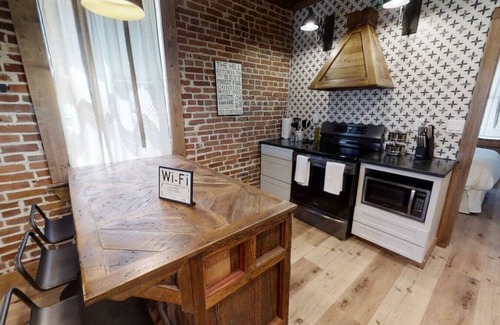 The Hill Casa | Premier House in the Heart of the "The Hill" - PRIME Location Bottom Unit