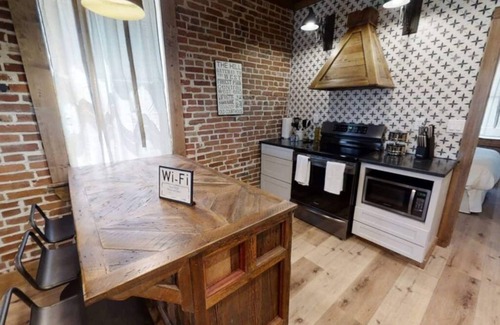 The Hill Condominio | Premier House in the Heart of the "The Hill"