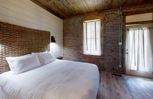 The Hill Condominio | Premier House in the Heart of the "The Hill"