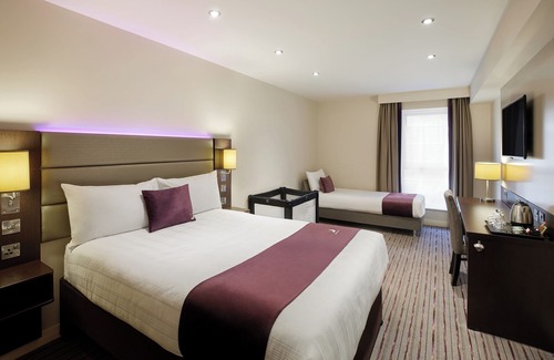 Borehamwood Hotel | Premier Inn London Elstree / Borehamwood