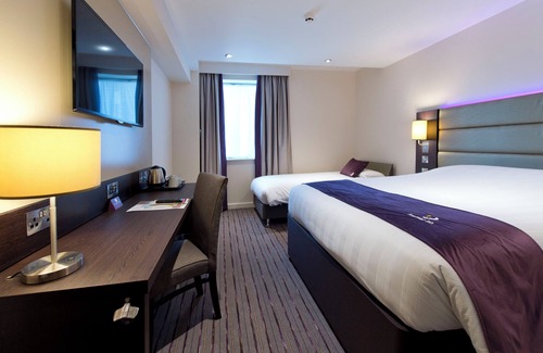 Southgate Hotel | Premier Inn London Southgate