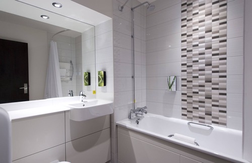 Southgate Hotel | Premier Inn London Southgate