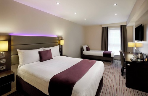 Salford Hotel | Premier Inn Manchester Salford Quays