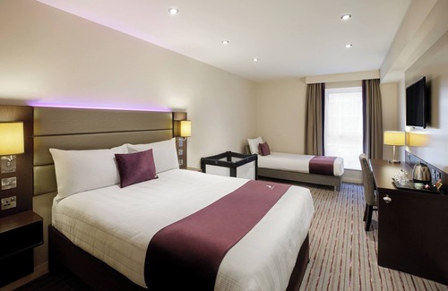 Widnes Hotel | Premier Inn Widnes