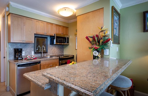 Historic Lahaina Front Street Condominio | Premier Lahaina Shores Beachfront Studio !! Sólo un paseo fácil a la ciudad y el puerto!